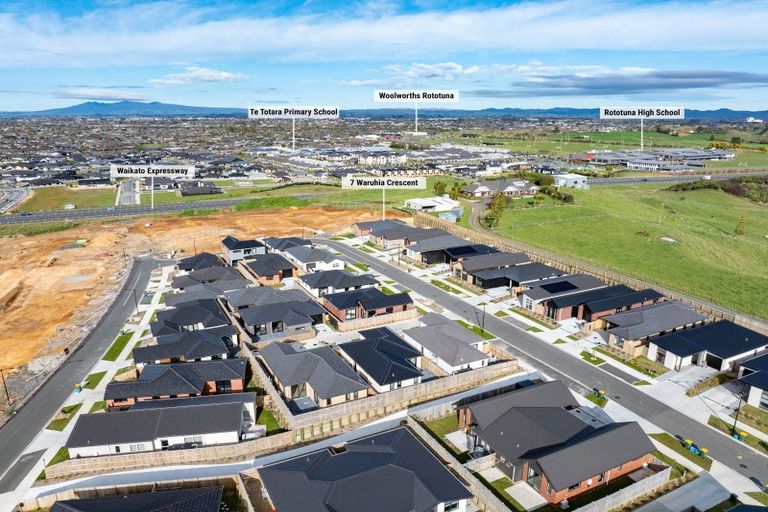 Photo of property in 7 Waruhia Crescent, Rototuna North, 3281