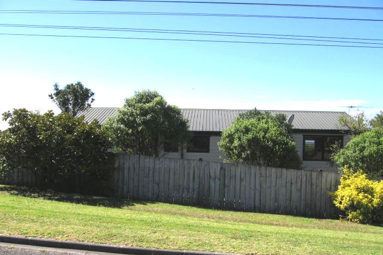 Photo of property in 589f East Coast Road, Browns Bay, Auckland, 0632
