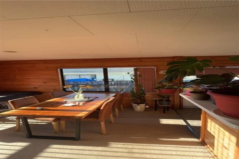 Photo of property in 36 Meadowvale Rise, Titirangi, Auckland, 0604