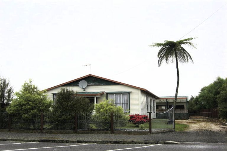 Photo of property in 28 Pakington Street, Westport, 7825