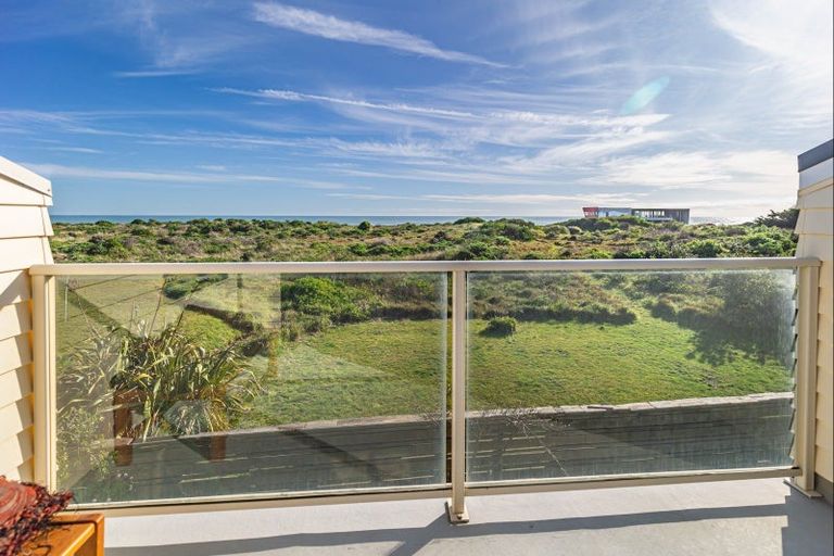Photo of property in 105 Rua Avenue, Waitarere Beach, Levin, 5510