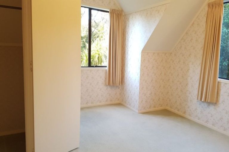 Photo of property in 28 Sunward Rise, Glenfield, Auckland, 0629