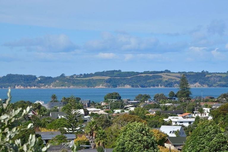 Photo of property in 3 Red Beach Road, Red Beach, 0932