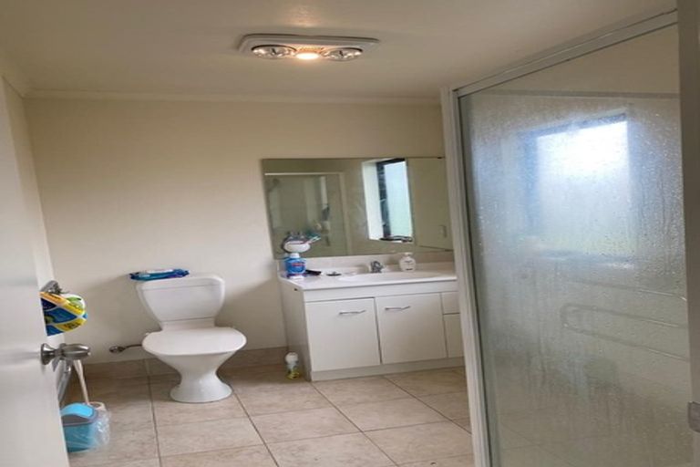 Photo of property in 2/662 East Coast Road, Pinehill, Auckland, 0630