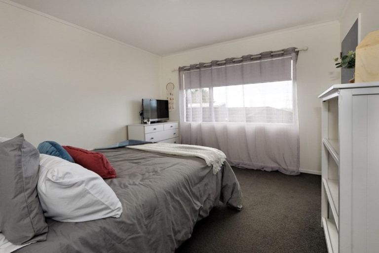 Photo of property in 6 Cloghan Close, Massey, Auckland, 0614