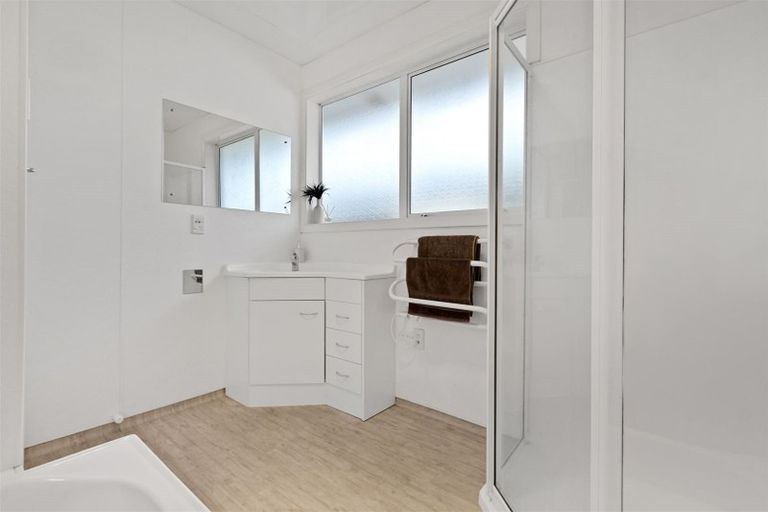 Photo of property in 13 Ron Place, Bishopdale, Christchurch, 8051