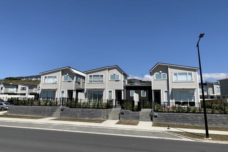 Photo of property in 77 Karepiro Drive, Stanmore Bay, Whangaparaoa, 0932
