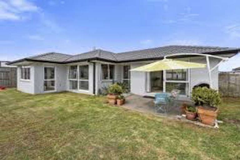 Photo of property in 14 Horokaka Place, Papamoa Beach, Papamoa, 3118