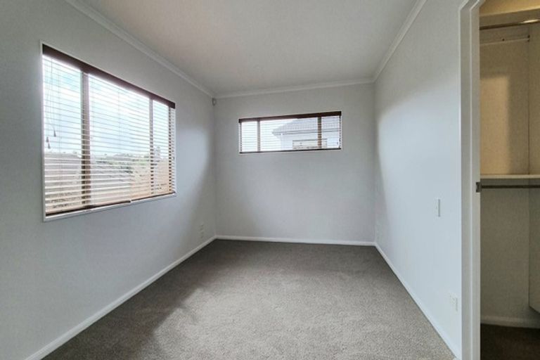 Photo of property in 23 Cambrian Crescent, Flat Bush, Auckland, 2016