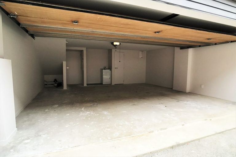 Photo of property in 2/10 Silver Moon Road, Albany Heights, Auckland, 0632
