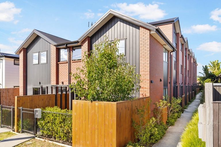 Photo of property in 6/19 Karamu Street, Te Atatu Peninsula, Auckland, 0610