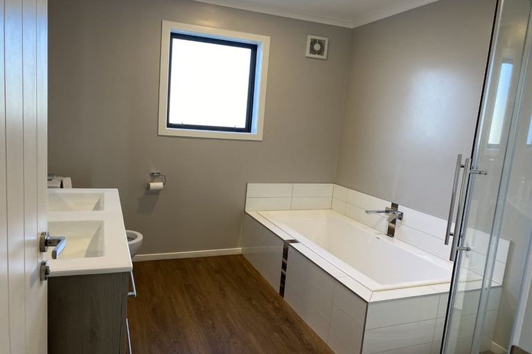 Photo of property in 85 Spenmoor Street, Newlands, Wellington, 6037