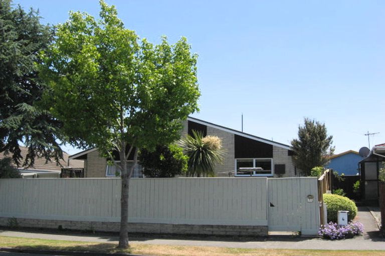 Photo of property in 2/8 Delaware Crescent, Russley, Christchurch, 8042