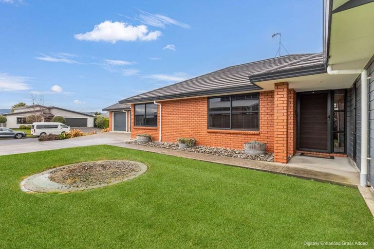 Photo of property in 15 Trump Place, Kelvin Grove, Palmerston North, 4414