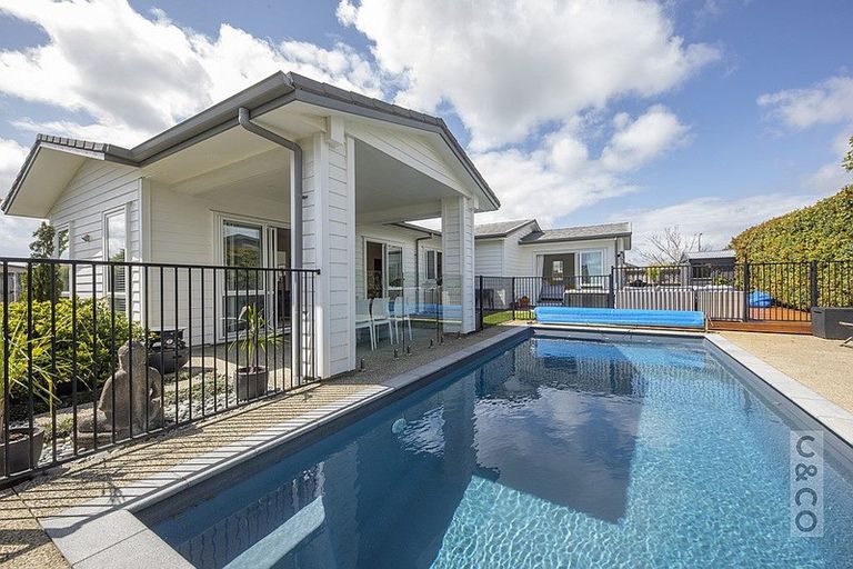 Photo of property in 14 Floyd Road, Riverhead, 0820