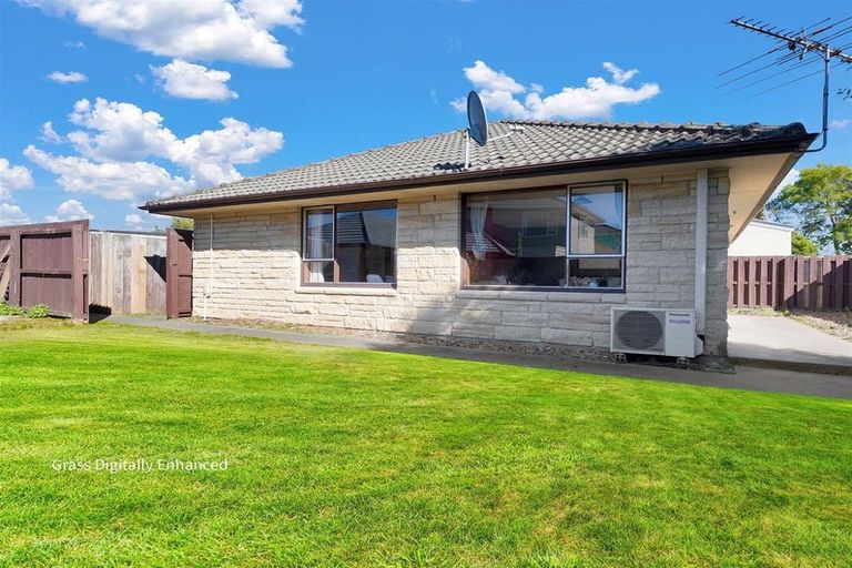 Photo of property in 18 Peer Street, Upper Riccarton, Christchurch, 8041