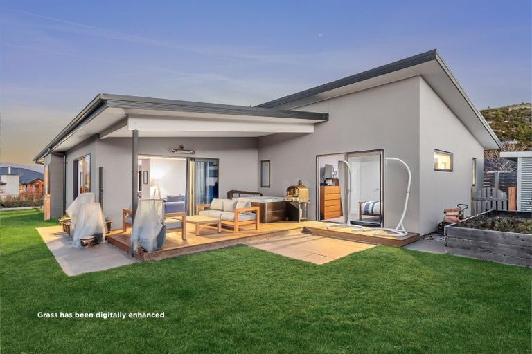 Photo of property in 7 Tahi Street, Albert Town, Wanaka, 9305