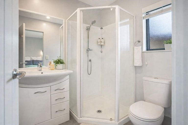 Photo of property in 68 South Kensington Way, Henderson, Auckland, 0612