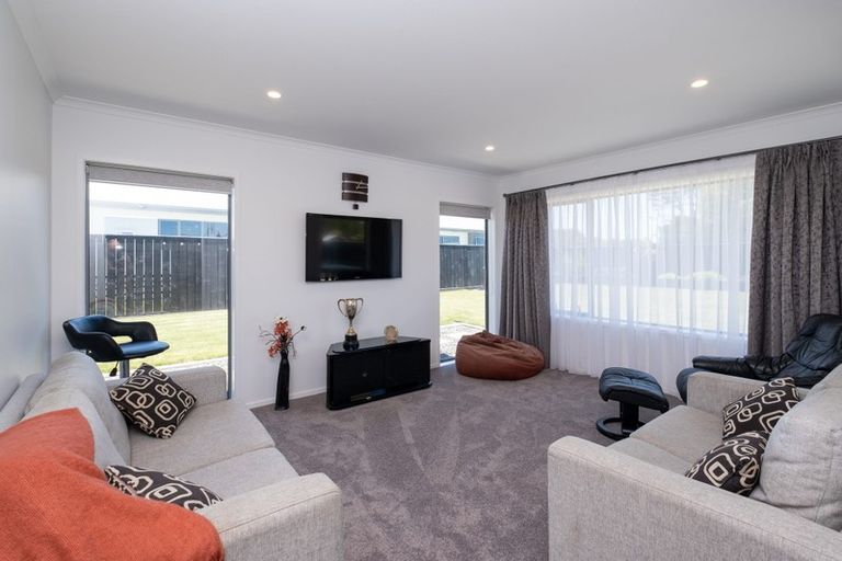 Photo of property in 12 Montague Grove, Stratford, 4332