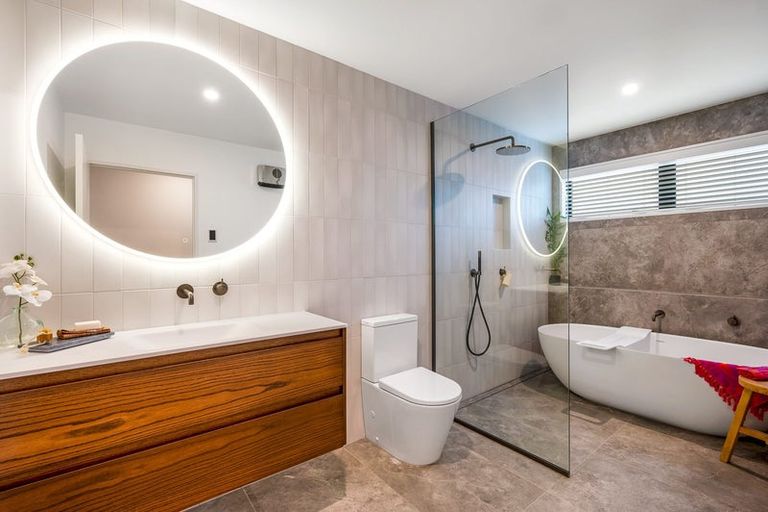 Photo of property in 72 Kirimoko Crescent, Wanaka, 9305