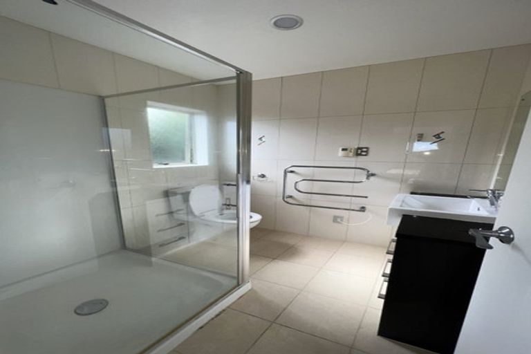 Photo of property in 3 Mana Lane, Pinehill, Auckland, 0632