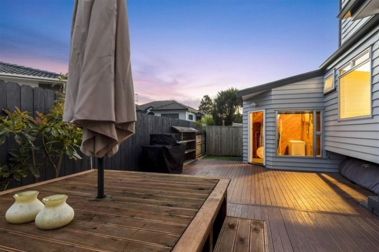 Photo of property in 3 Crompton Road, Massey, Auckland, 0614