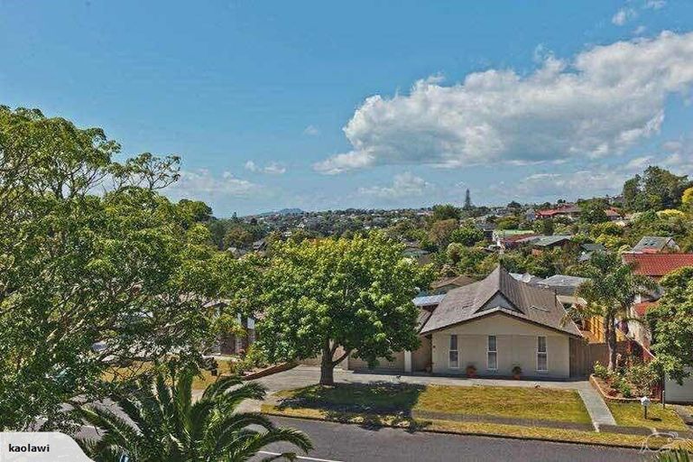 Photo of property in 90 Stapleford Crescent, Browns Bay, Auckland, 0630