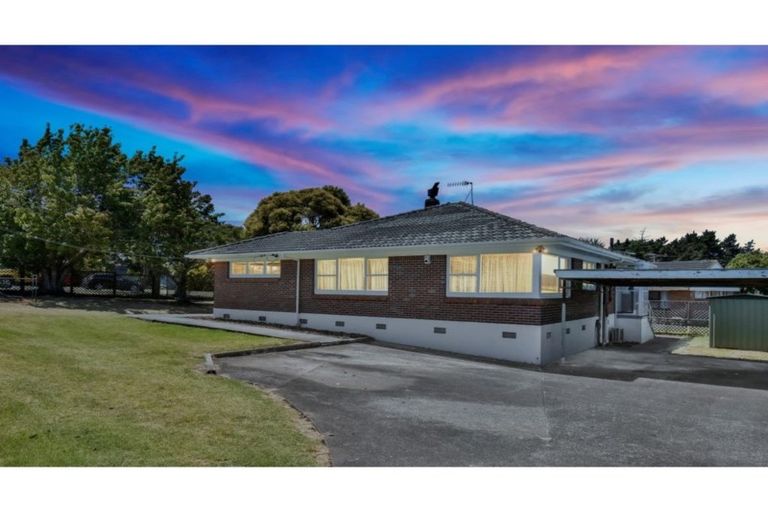 Photo of property in 1 Tanners Road, Mangere Bridge, Auckland, 2022