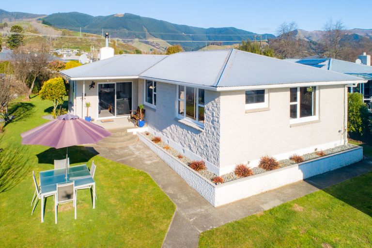 Photo of property in 22 Keats Crescent, Stoke, Nelson, 7011