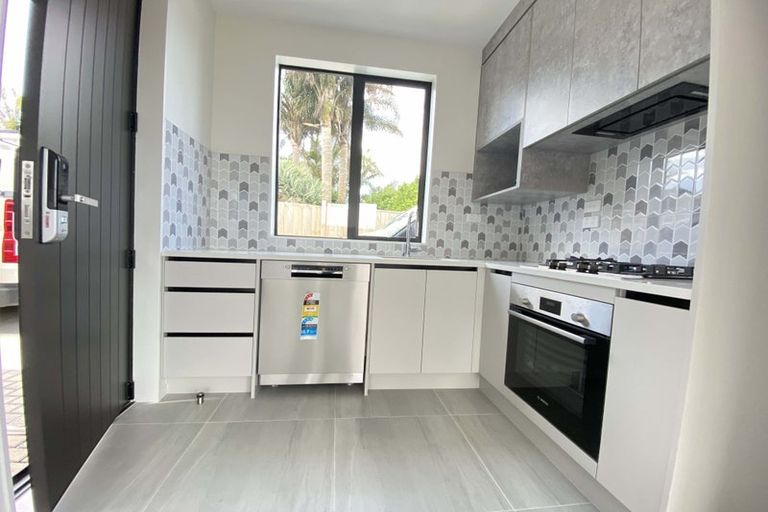 Photo of property in 42 Lavelle Road, Henderson, Auckland, 0612