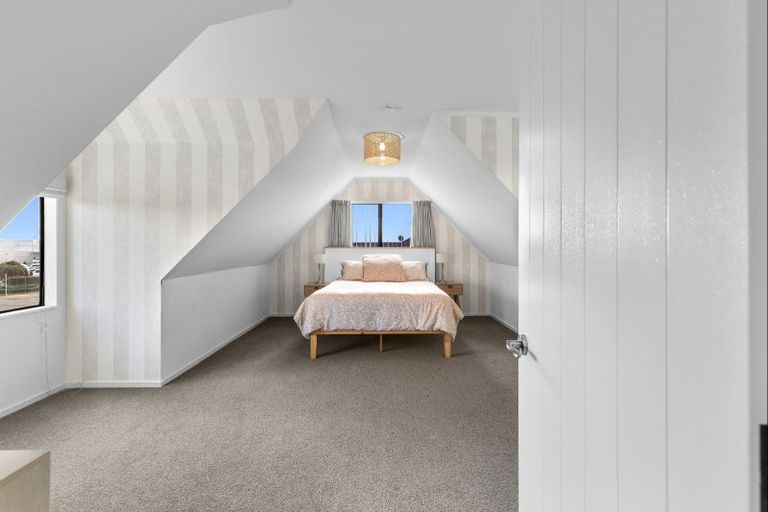 Photo of property in 34 Roberts Line, Kelvin Grove, Palmerston North, 4414