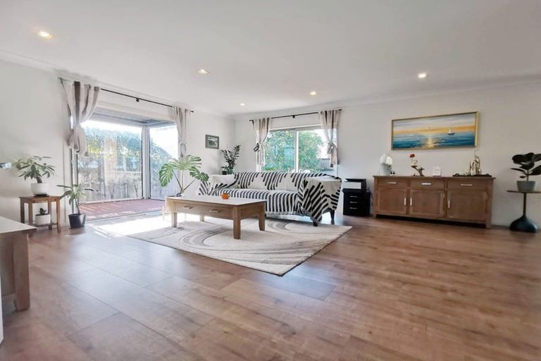 Photo of property in 5 Laurel Oak Drive, Schnapper Rock, Auckland, 0632