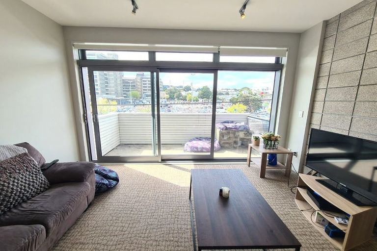 Photo of property in Masina Apartments, 111/80u Riddiford Street, Newtown, Wellington, 6021