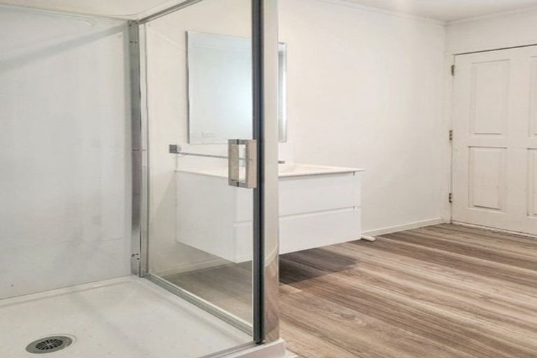 Photo of property in 32 Becker Drive, Weymouth, Auckland, 2103