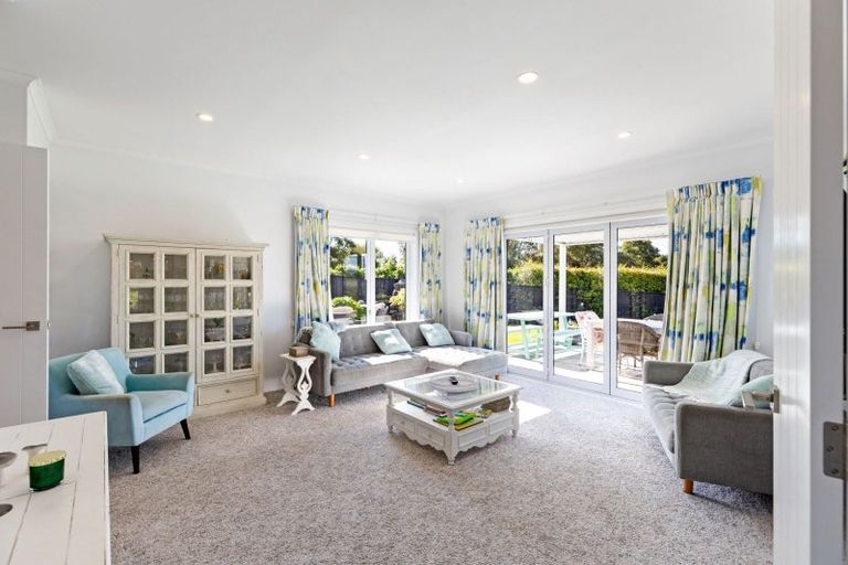 Photo of property in 51 Coutts Way, Fitzherbert, Palmerston North, 4410