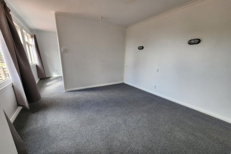 Photo of property in 27 Chesterton Street, Johnsonville, Wellington, 6037