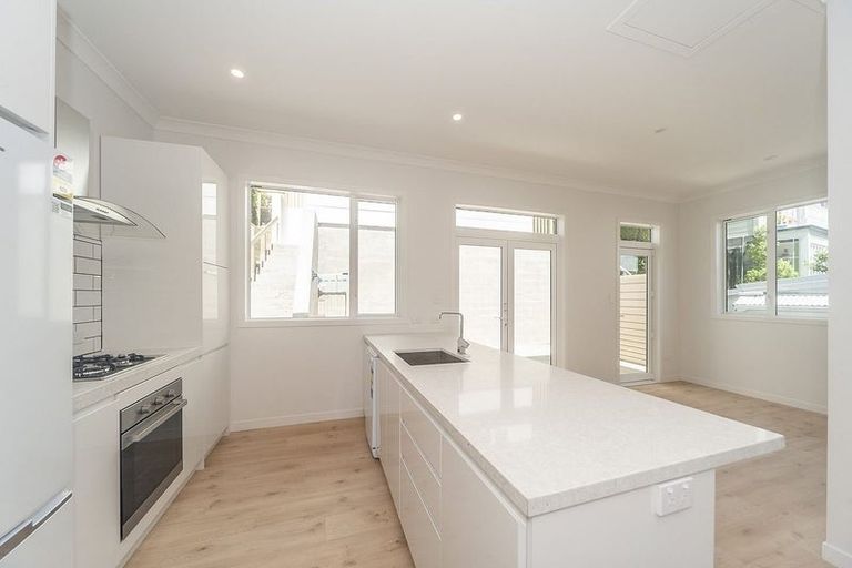 Photo of property in 58 Mortimer Terrace, Brooklyn, Wellington, 6021