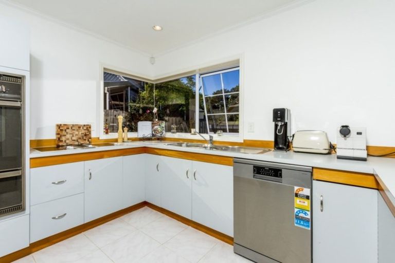 Photo of property in 8 Highwood Grove, Torbay, Auckland, 0630