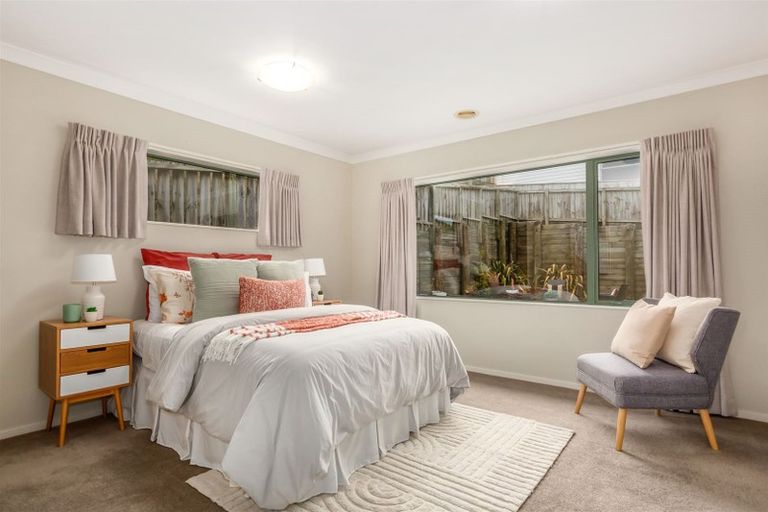 Photo of property in 40 Tongariro Drive, Aotea, Porirua, 5024