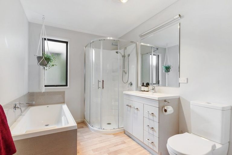 Photo of property in 76 Maire Road, Orewa, 0931