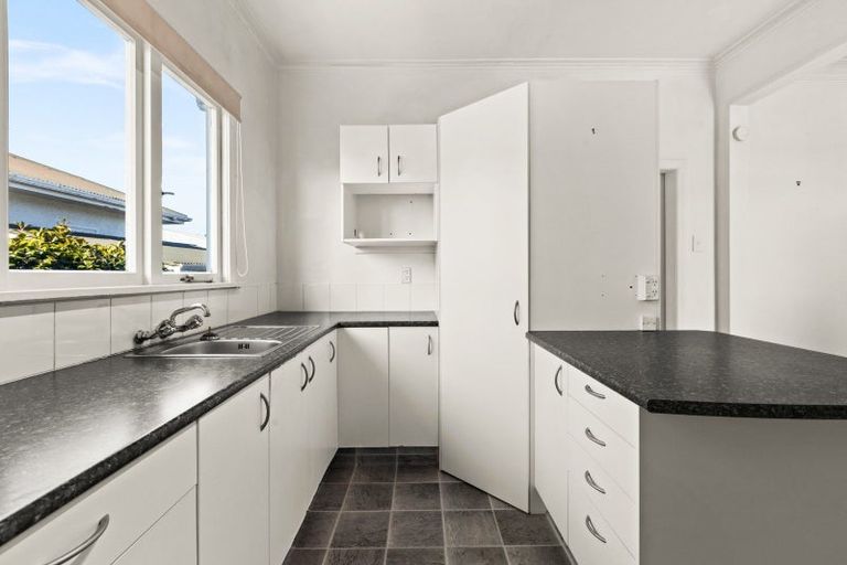 Photo of property in 210 Mcleod Street, Camberley, Hastings, 4120