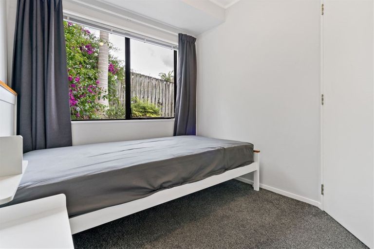 Photo of property in 8 Skybird Place, Glen Eden, Auckland, 0602