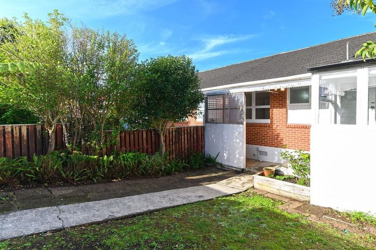 Photo of property in 1/38 Holland Road, Hillcrest, Auckland, 0627