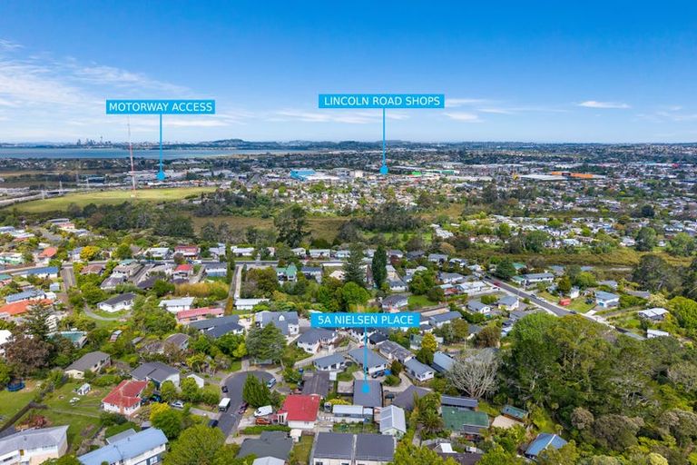 Photo of property in 5a Nielsen Place, Massey, Auckland, 0614