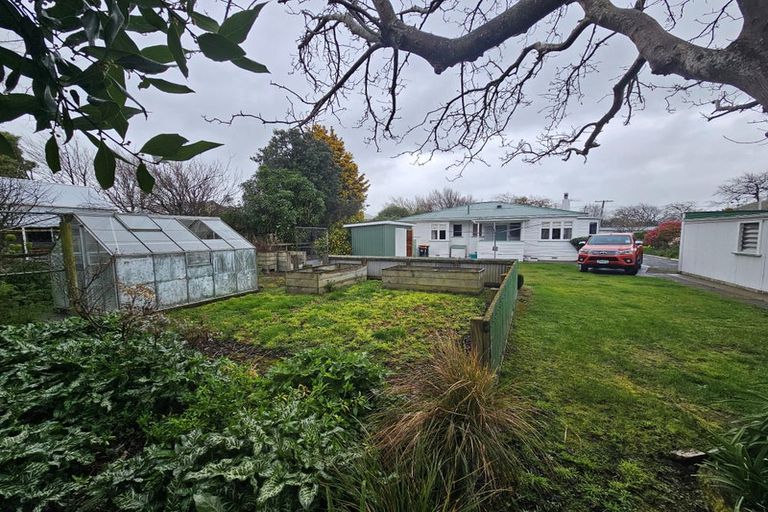 Photo of property in 19 Oxford Street, Martinborough, 5711
