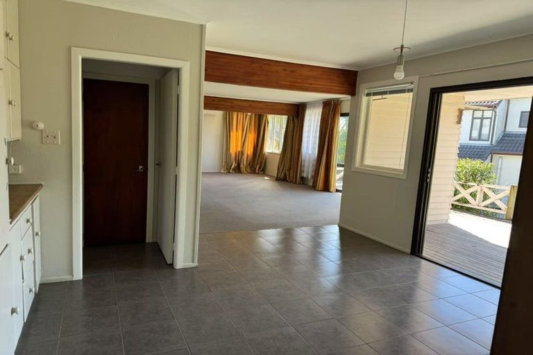 Photo of property in 572 Beach Road, Rothesay Bay, Auckland, 0630