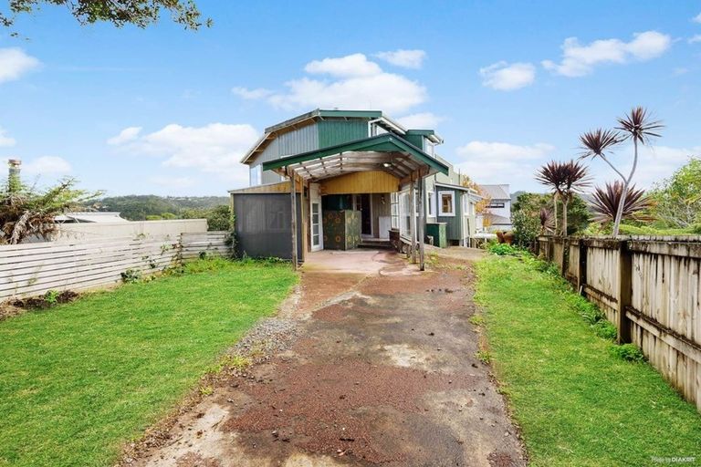 Photo of property in 741 South Titirangi Road, Titirangi, Auckland, 0604