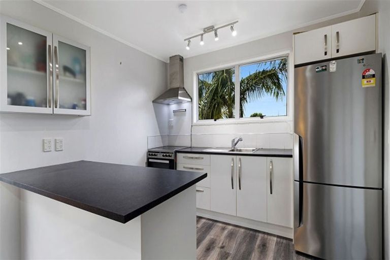 Photo of property in 62 Gallony Avenue, Massey, Auckland, 0614