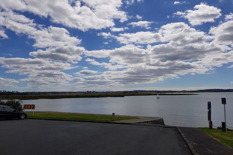 Photo of property in 1d Hamurana Place, Te Atatu Peninsula, Auckland, 0610