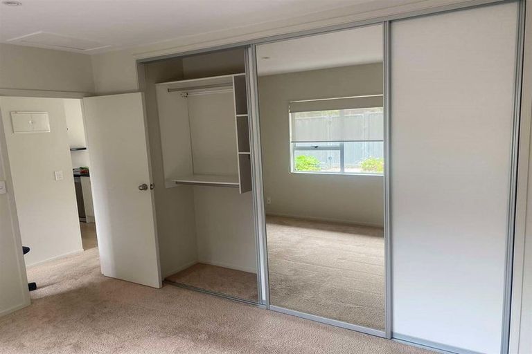 Photo of property in 5i The Esplanade, Eastern Beach, Auckland, 2012